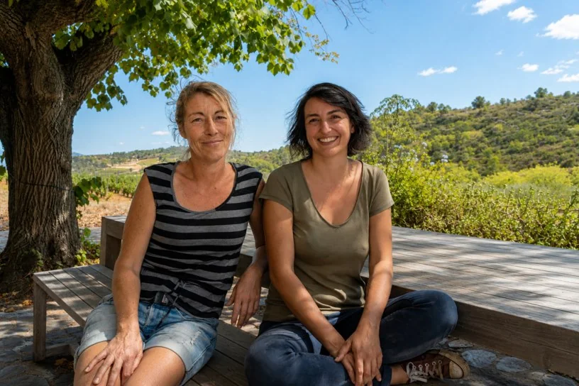 Angélique et Noémie, vigneronnes du Mas Champart, à Saint-Chinian